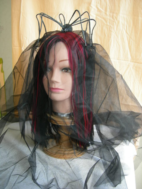 Svart slöja med spindel